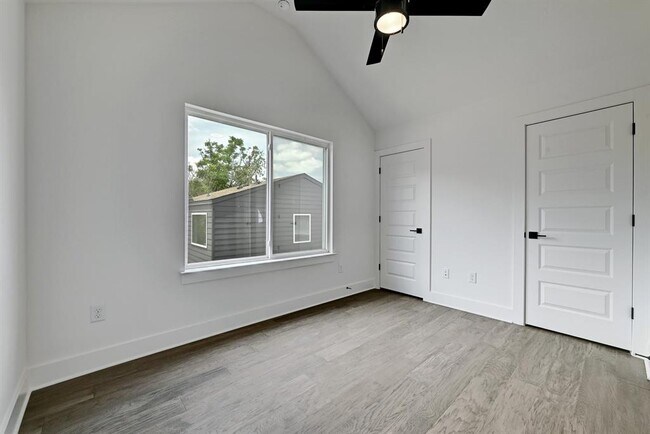Building Photo - 2308 Maxwell Ln