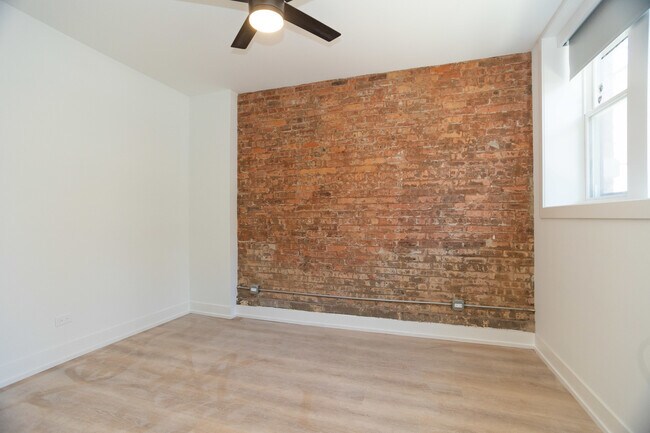 Building Photo - 1041 W Byron St