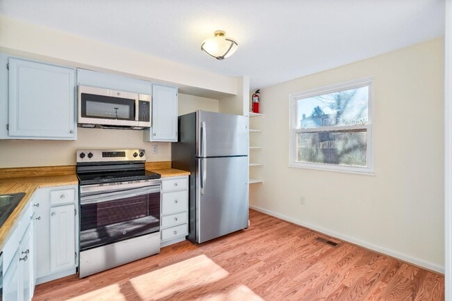 Building Photo - 152 Fairfield Dr