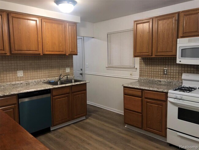 Building Photo - 18633 Negaunee