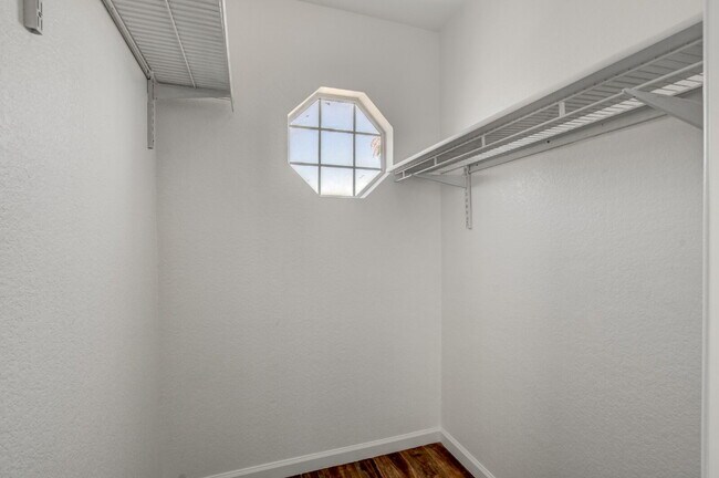 Building Photo - Recently Remodeled 3 Bedroom 2 Bathroom Town House