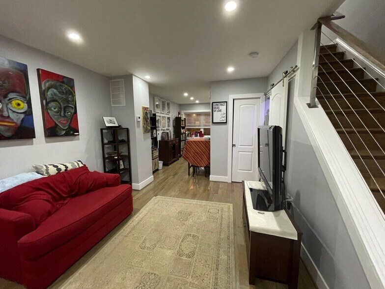 Building Photo - 1323 Dexter Terrace SE