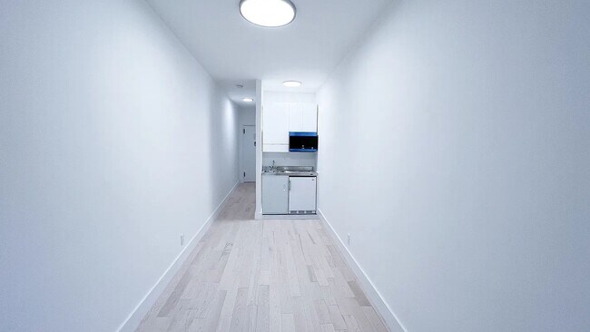 Building Photo - 206 West 21st Street