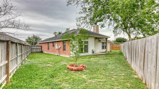 Building Photo - 2542 Windrose Dr