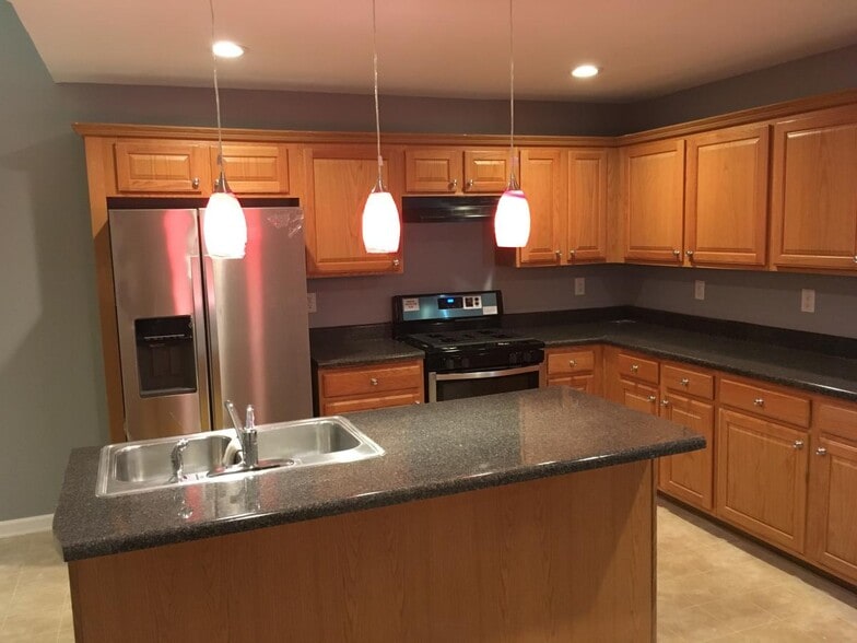 Building Photo - 1465 Gates Cir SE