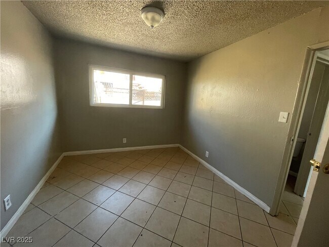 Building Photo - 3801 Royal Crest St