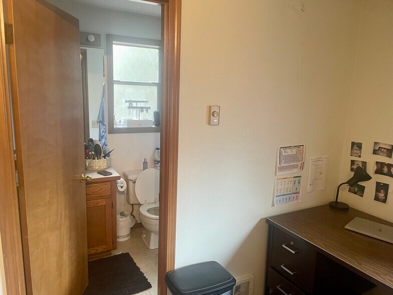 Building Photo - 2120 NE 54th St