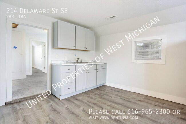 Building Photo - 214 Delaware St SE