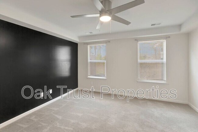 Building Photo - 703 Hilchot Dr