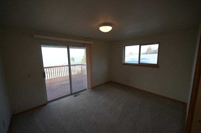 Building Photo - Beautiful water view home in Diamond Point...