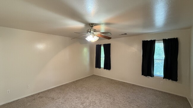 Building Photo - 142 W Reese Ave