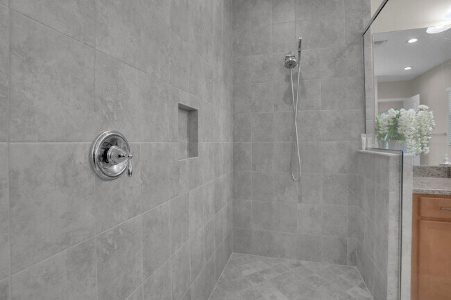 Building Photo - 15866 Orchard Dr