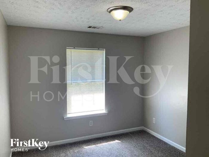 Building Photo - 5685 Cottage Ln