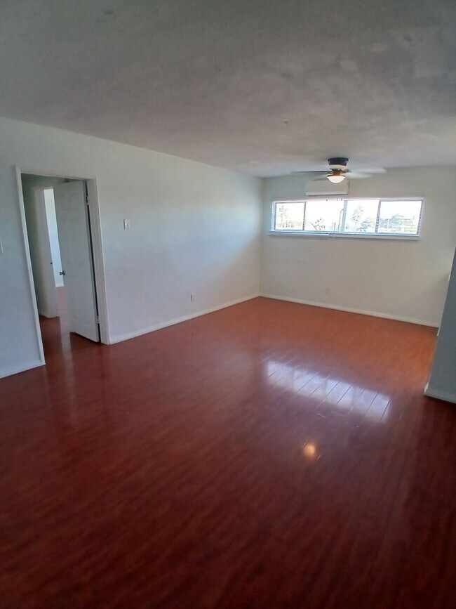 Interior Photo - Harvard Boulevard