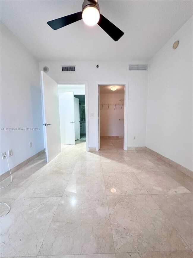 Building Photo - 1050 Brickell Ave