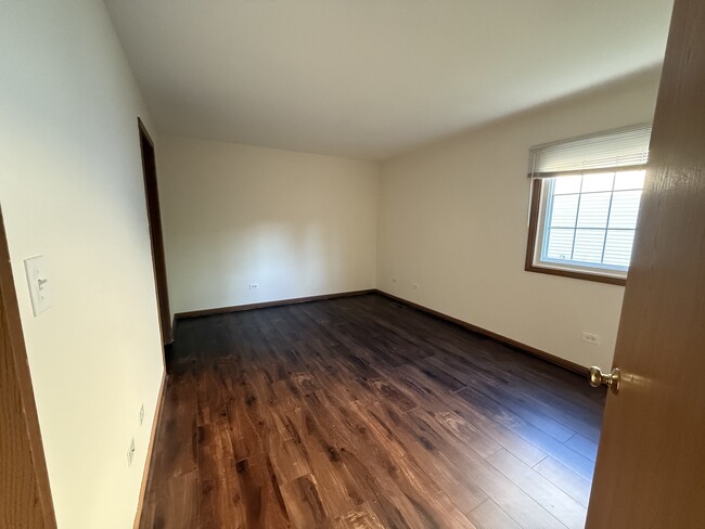 Building Photo - 1335 Fountain Green Dr