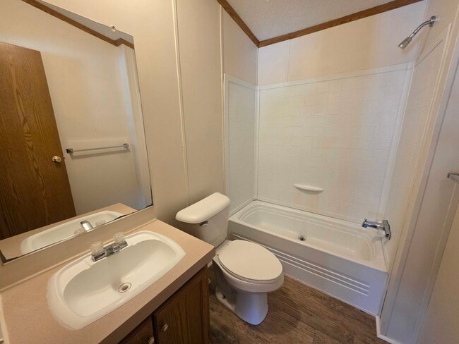 Building Photo - 4421 Beechwood St