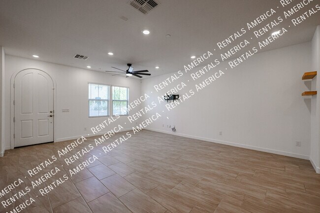 Building Photo - 4077 S Sabrina Dr