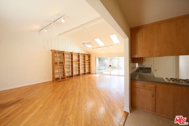 Building Photo - 7309 Asman Ave