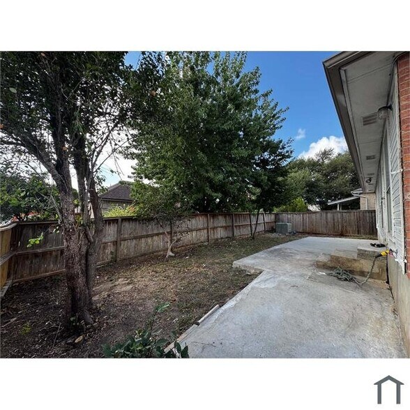 Building Photo - 4822 Aspen View