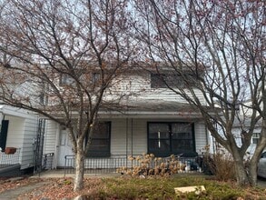 Building Photo - 3 Bedroom house available now!