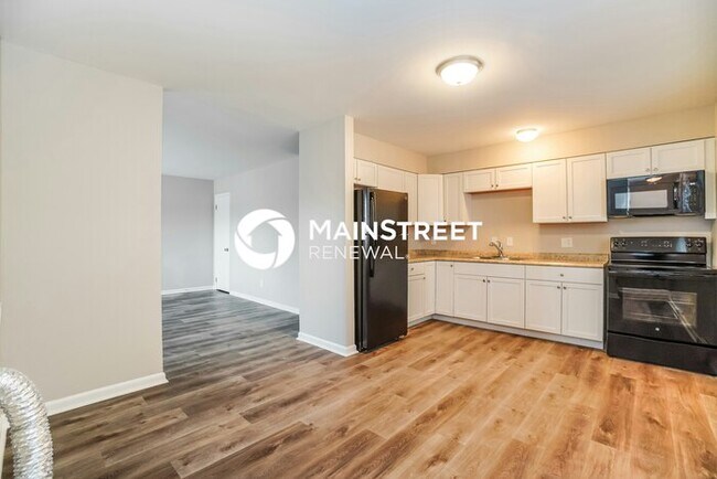 Building Photo - 3 Bedroom Pet-Friendly Home in Columbus, OH with Main Street Renewal