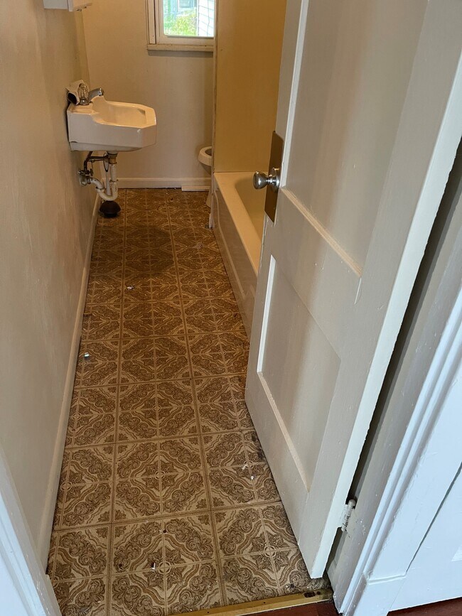 Building Photo - 306 Ridge Ave