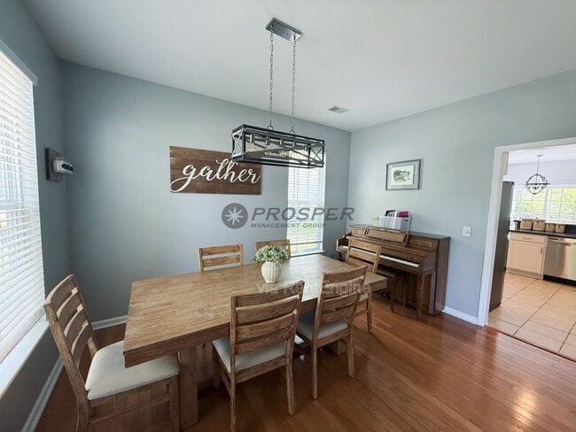 Building Photo - 833 Paran Oaks Dr