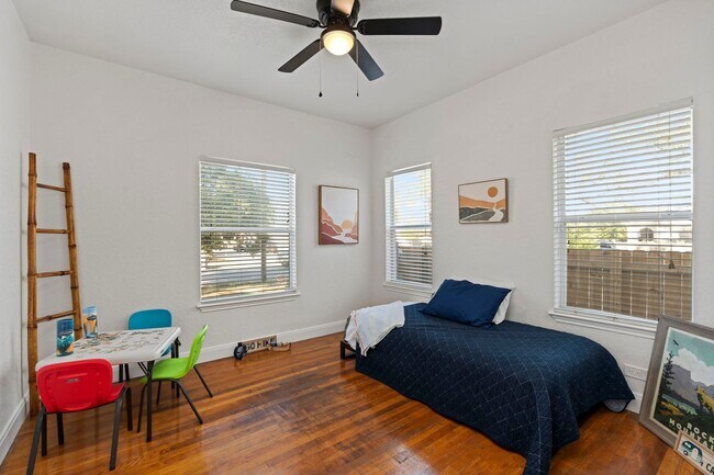 Building Photo - Beautifully Updated 3 bedroom, 2 bath!