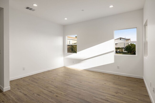 Building Photo - 6765 N Elman St