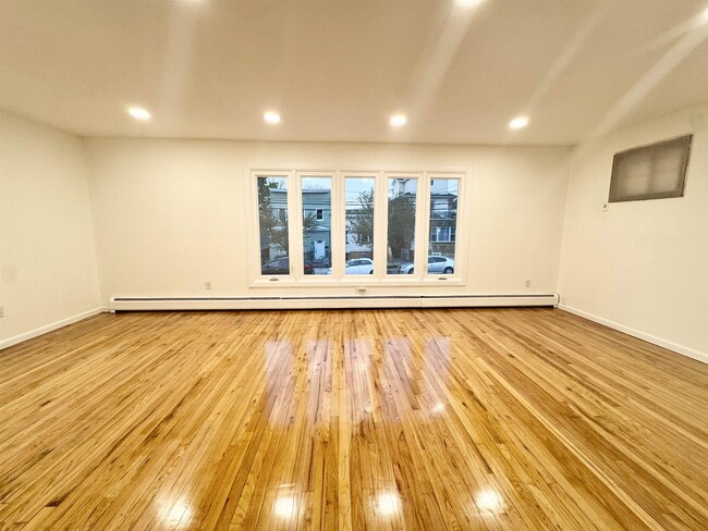 Building Photo - 1455 43rd St