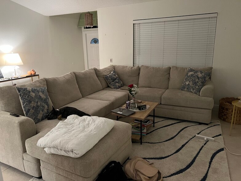 Building Photo - 1469 SW Leisure Ln