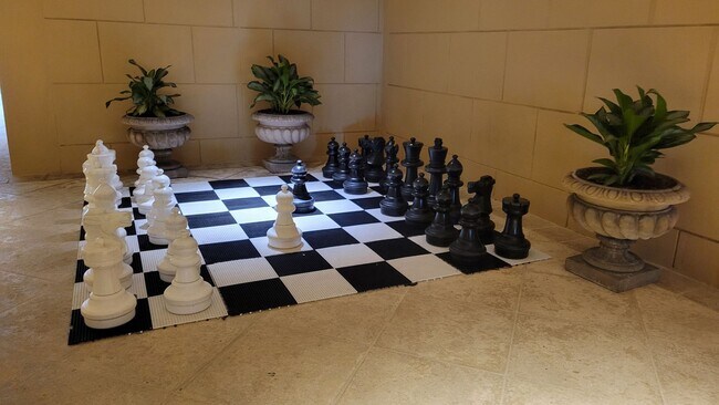 Building Photo - Seasonal/short term 3/2 renovated Ritz Carlton beauty with long water views