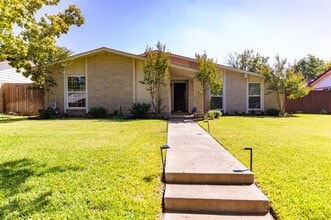 Building Photo - 5000 Latham Dr