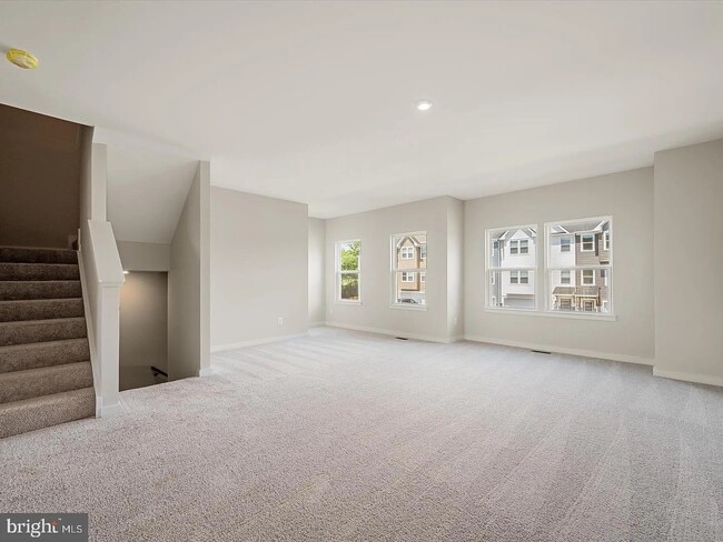 Building Photo - 79 Elmiraj Ct