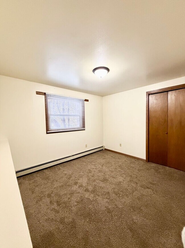 Building Photo - 3243-3243 Wanta Dr