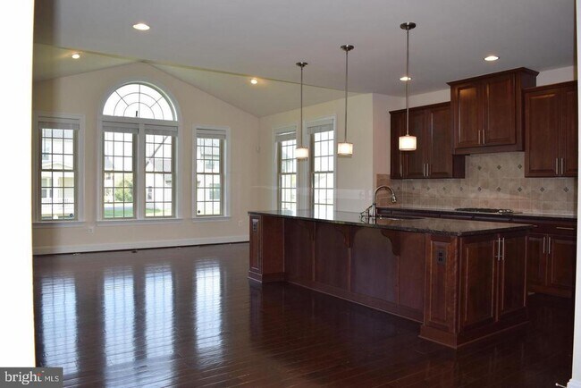 Building Photo - 42159 Tecumseh Hills Dr