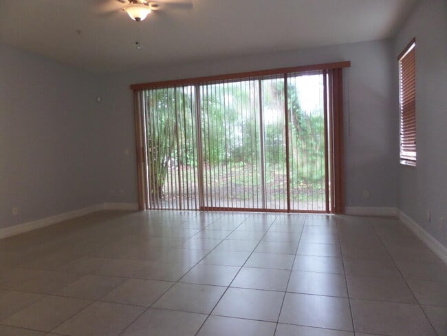 Building Photo - 829 Pipers Cay Dr