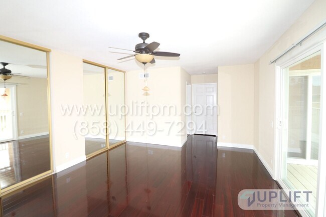 Building Photo - 3 bed, 2.5 bath Home in Charming Neighborh...
