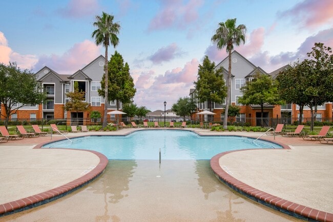 Building Photo - The Fenwick Apartment Homes