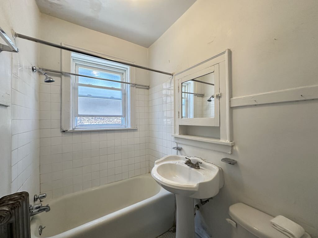 Building Photo - 4830 W Addison St