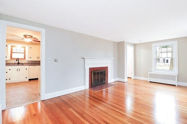 Building Photo - 142 Elmwood Ave