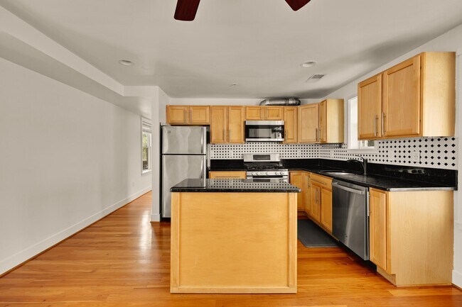 Building Photo - 610 Jefferson St NW