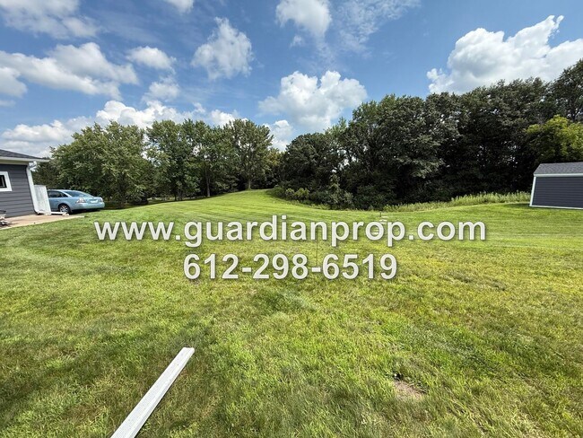 Building Photo - Fully Updated House on 3 1/2 Acres for Oct...