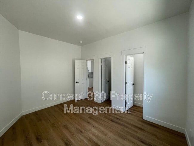 Building Photo - 940 E 43rd Pl