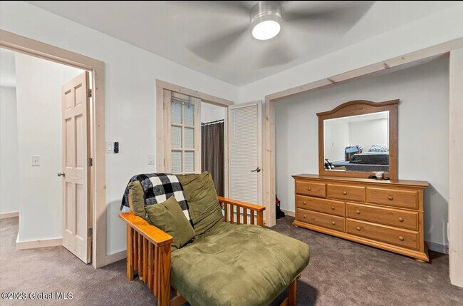 Building Photo - 374 Middle Rd