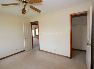 Building Photo - 1400 Roundtable Dr
