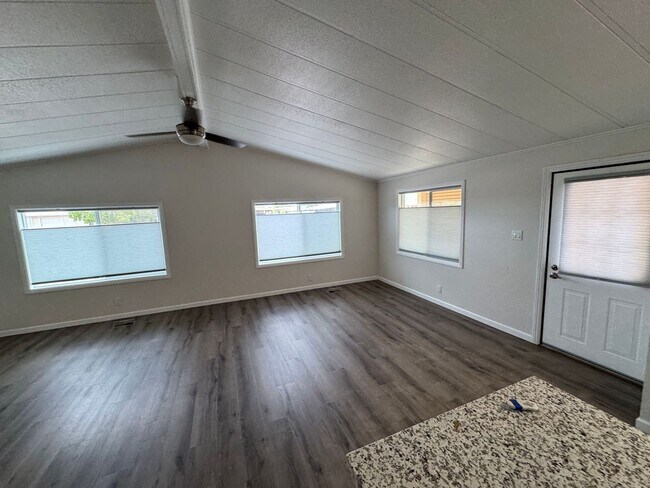 Building Photo - 9331 E Navajo Pl