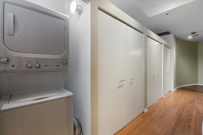 Building Photo - 208 W Washington St