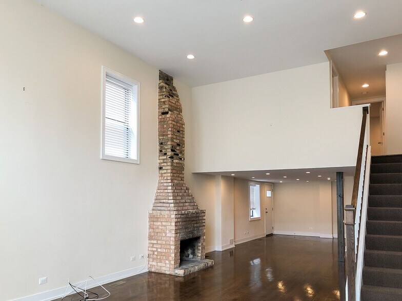 Building Photo - 1206 W Wrightwood Ave